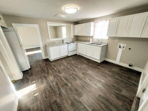 Building Photo - 1730 Park St