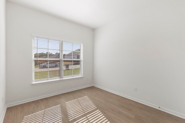 Building Photo - 11832 Whirlaway Dr