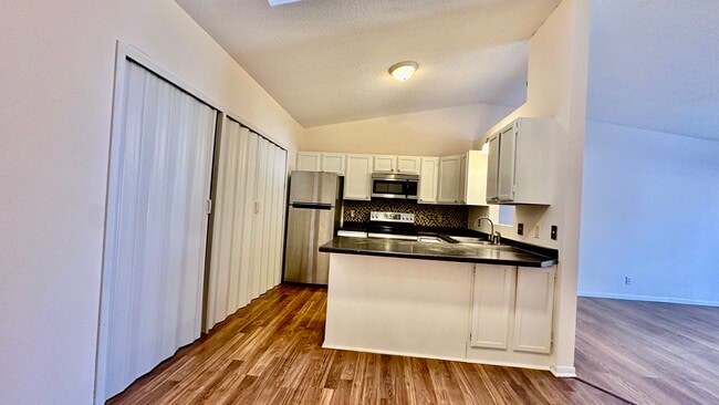 Building Photo - Condo on Park