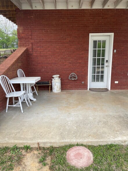 Building Photo - 175 Schools Dr