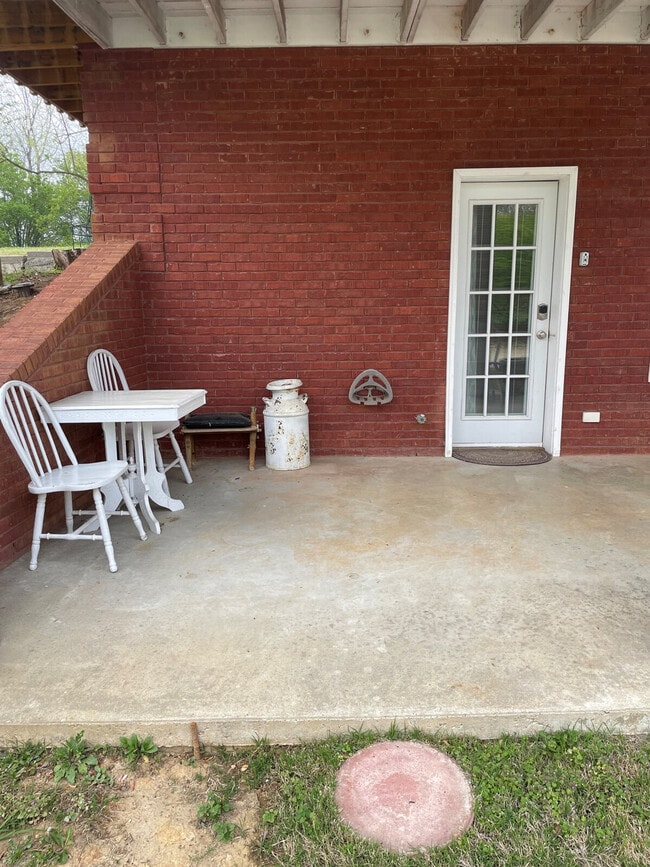 Building Photo - 175 Schools Dr