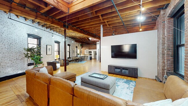 Building Photo - 19 Stanhope St