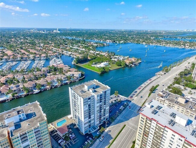 Building Photo - 1400 S Ocean Dr