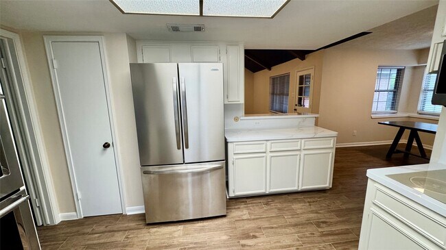 Building Photo - 731 Rustyleaf Ln