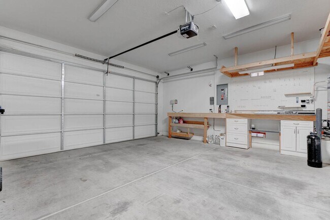 Building Photo - 2589 Chateau Clermont St