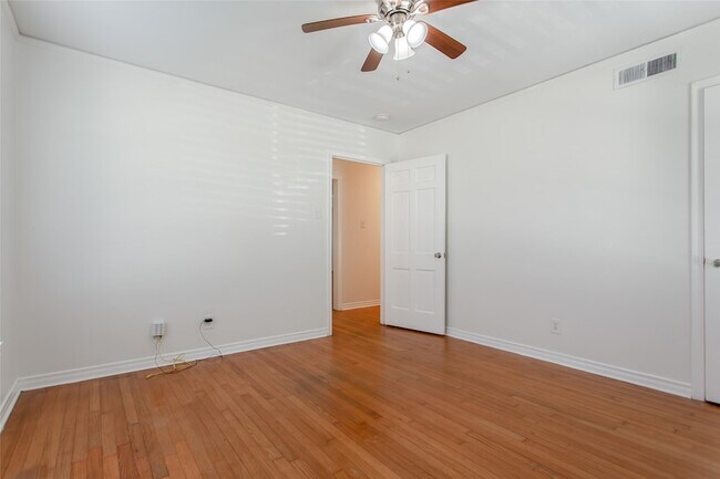 Building Photo - 6915 Inverness Ln