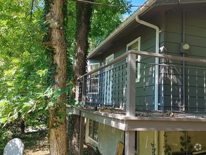 Building Photo - IRONTON - 2 bed with full basement, Nice L...