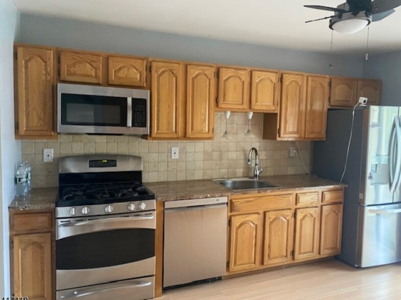 Building Photo - 260 Crabtree Ct