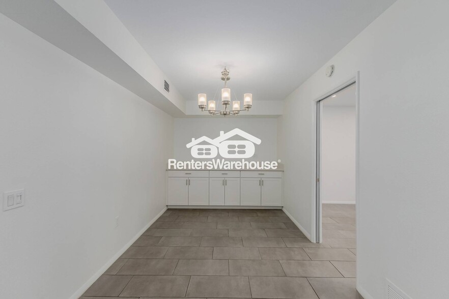 Building Photo - 13211 N Cedar Dr