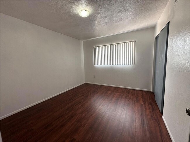 Building Photo - 1000 Lake of the Woods Blvd