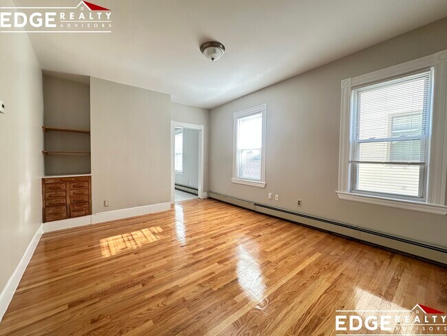 Building Photo - 315 Warren St