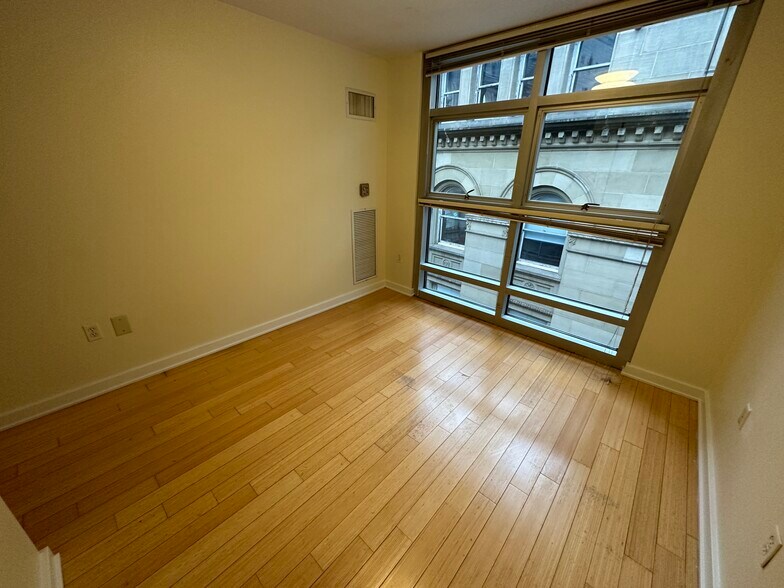 Building Photo - 5 Boylston Pl