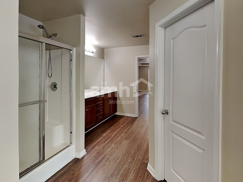 Building Photo - 148 Crescent Woode Dr