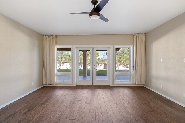 Building Photo - 2882 S Palmer Dr