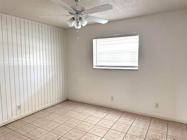 Building Photo - 5650 SW 26th St