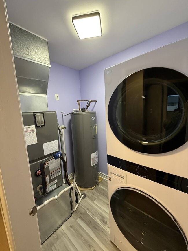 Building Photo - 824 Dighton Ln