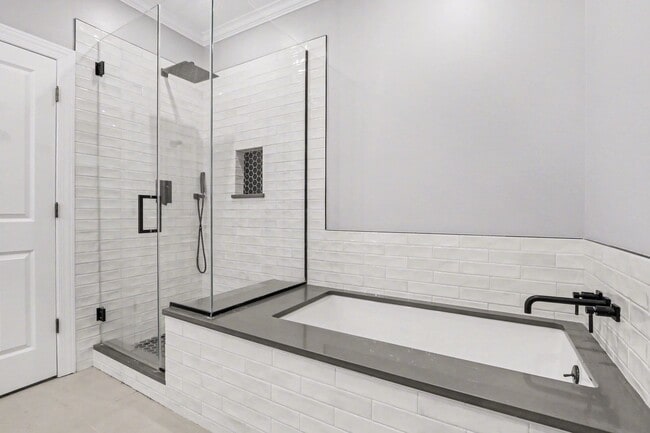 Building Photo - 331 E Cullerton St