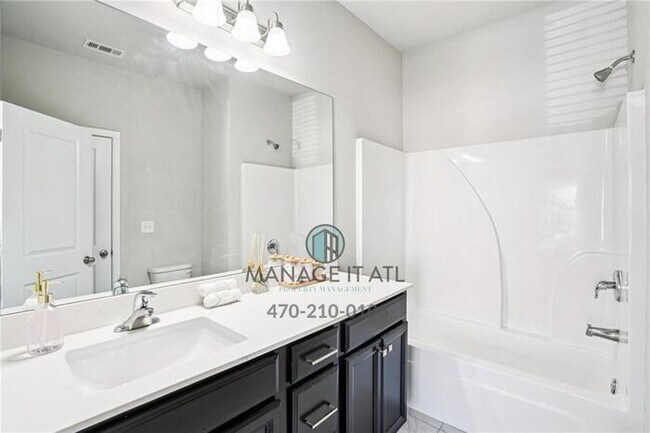 Building Photo - Move-in-ready 3 bedroom townhome in Duluth