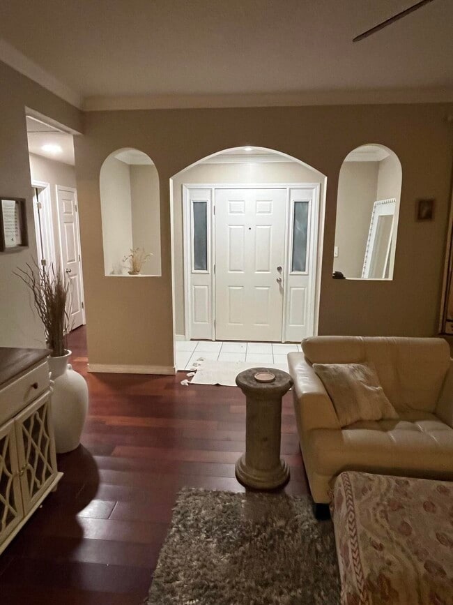 Building Photo - 1098 Forest Lake Terrace