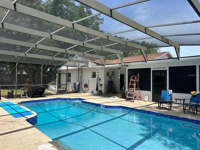 Building Photo - 818 Mendoza Dr