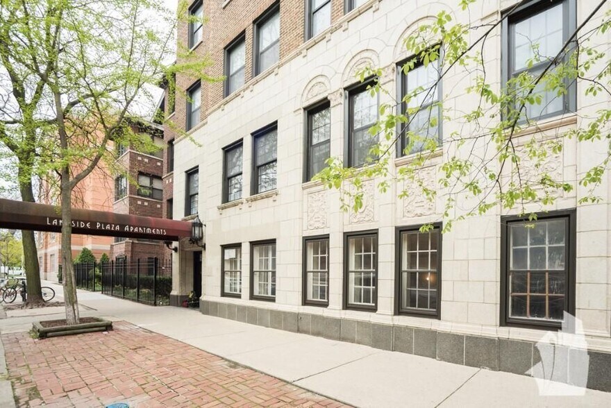 Building Photo - 817 W Lakeside Pl