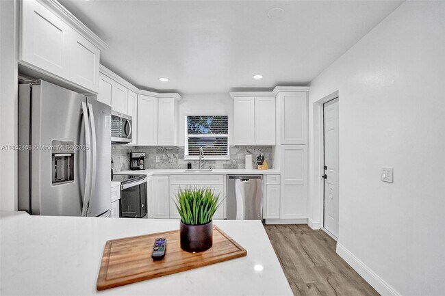 Building Photo - 510 N 24th Ave