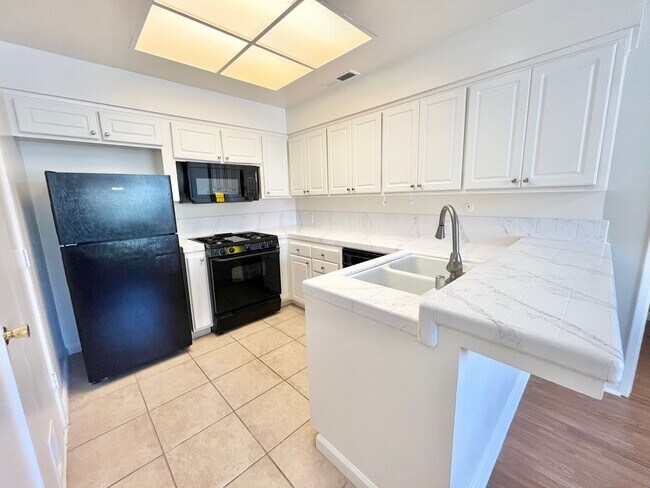Building Photo - 6500 Harmon Dr