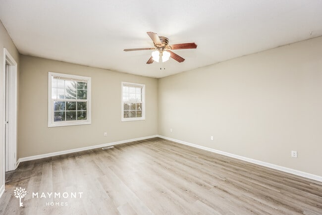 Building Photo - Spacious 4 Bedroom Brick Home