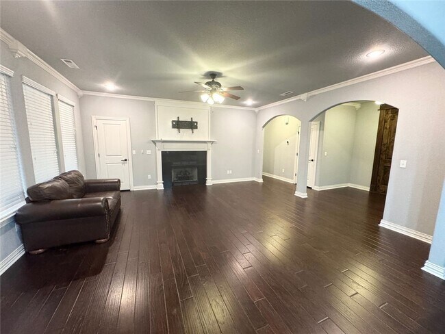 Building Photo - 33 Leona Dr