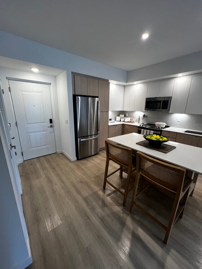 Building Photo - 572 S Biscayne River Dr