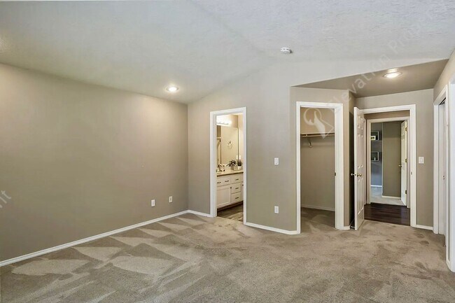 Building Photo - Comfortable Single-Level Home in NE Redmond