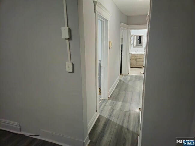 Building Photo - 467 Park Ave