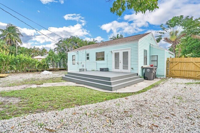 Building Photo - 413 36th St