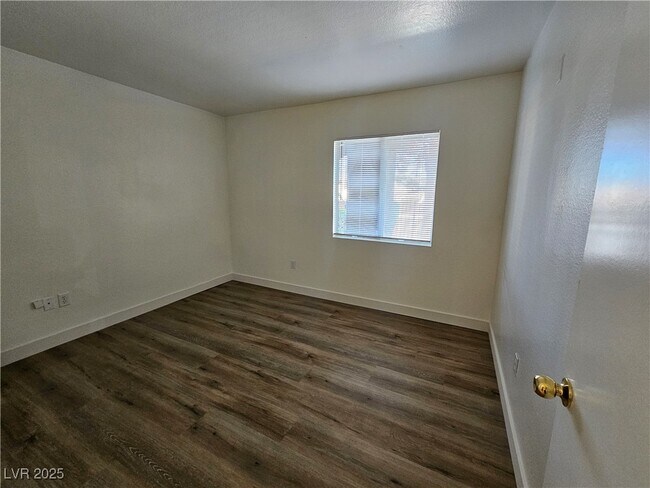 Building Photo - 7885 W Flamingo Rd