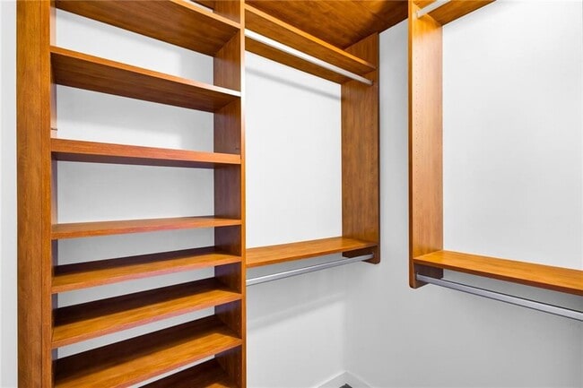 Building Photo - 620 Glen Iris Dr NE