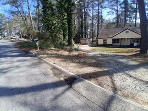 Building Photo - 4910 Valley Dale Dr SW