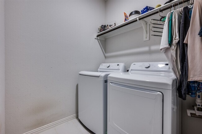 Building Photo - 3305 Ironstone Rd