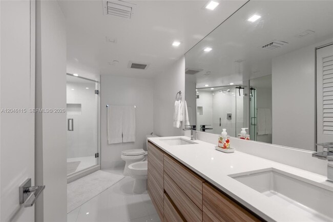 Building Photo - 5757 Collins Ave