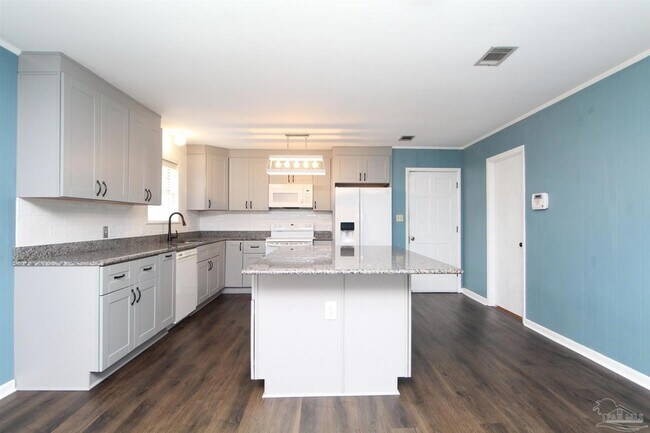 Building Photo - 1400 N D St