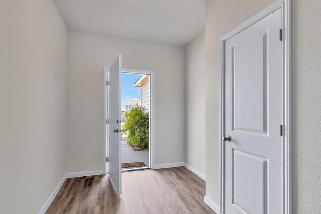 Building Photo - 360 Bell Rings Dr