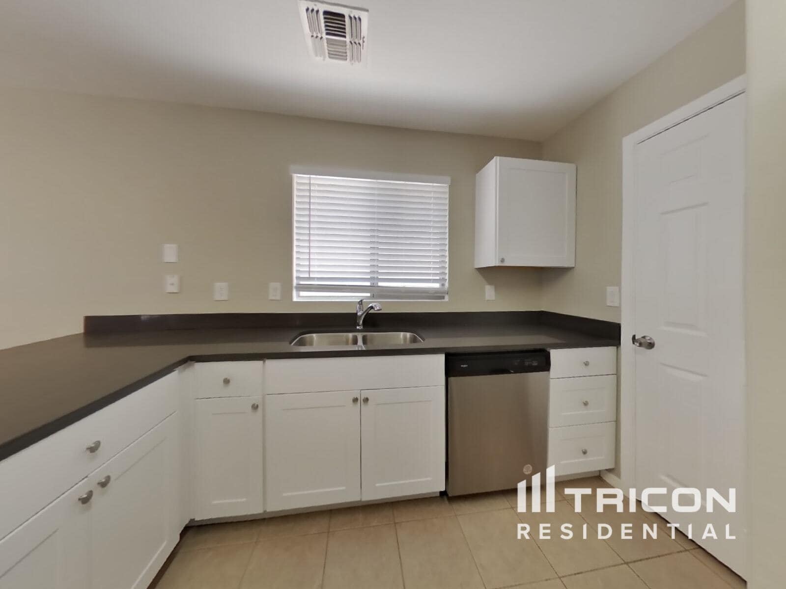 Building Photo - 43846 W Magnolia Rd