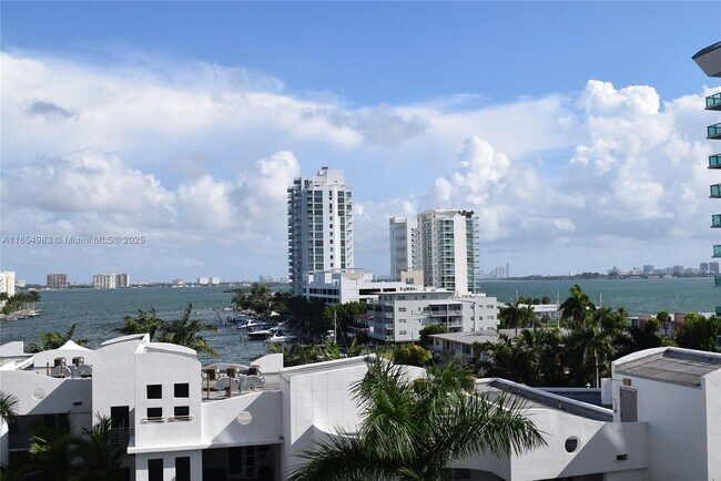 Building Photo - 7900 Harbor Island Dr