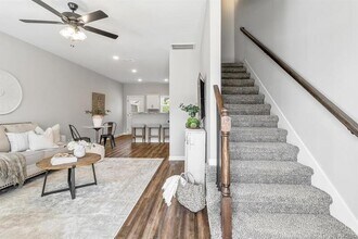 Building Photo - 1115-A2 Hillwood Dr