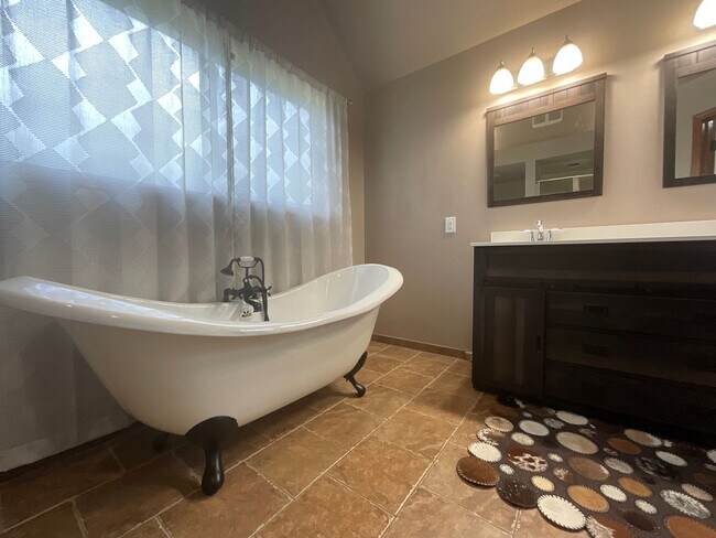 Building Photo - Beautiful 2 Story, Updated Home on Large L...