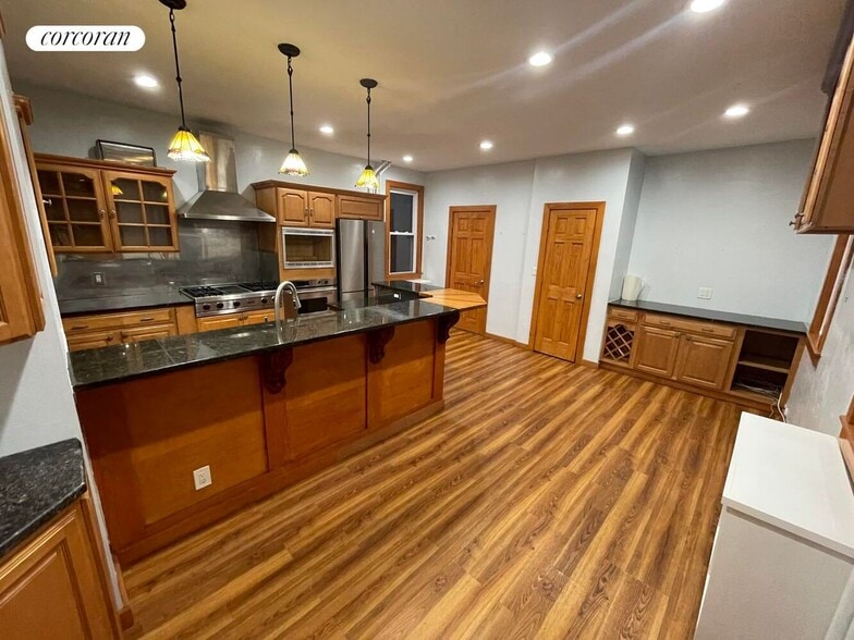 Building Photo - 332 Locust St