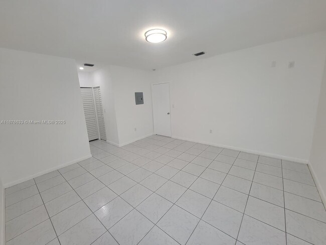 Building Photo - 2365 SW 21st Ave