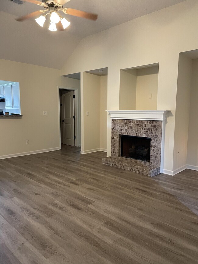 Building Photo - 1117 E Cortona Cir