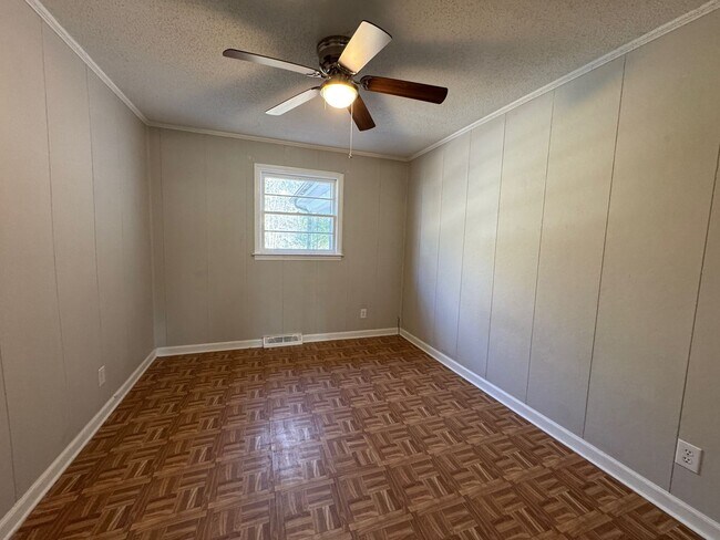 Building Photo - East AVL - Two Bedroom Apartment with Large Basement