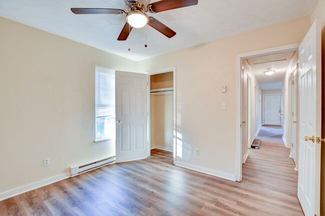 Building Photo - 3 Bedroom 1 Bathroom