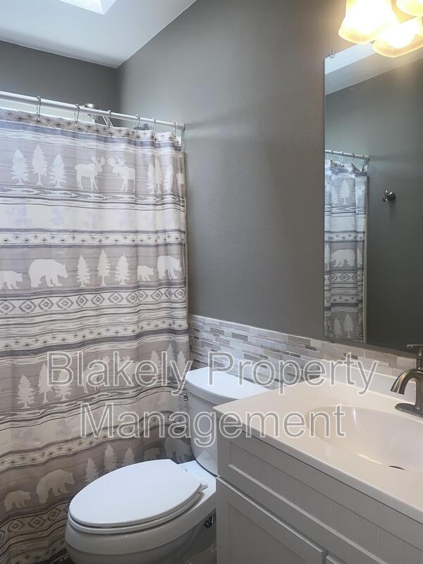 Building Photo - 2263 E Clarene St